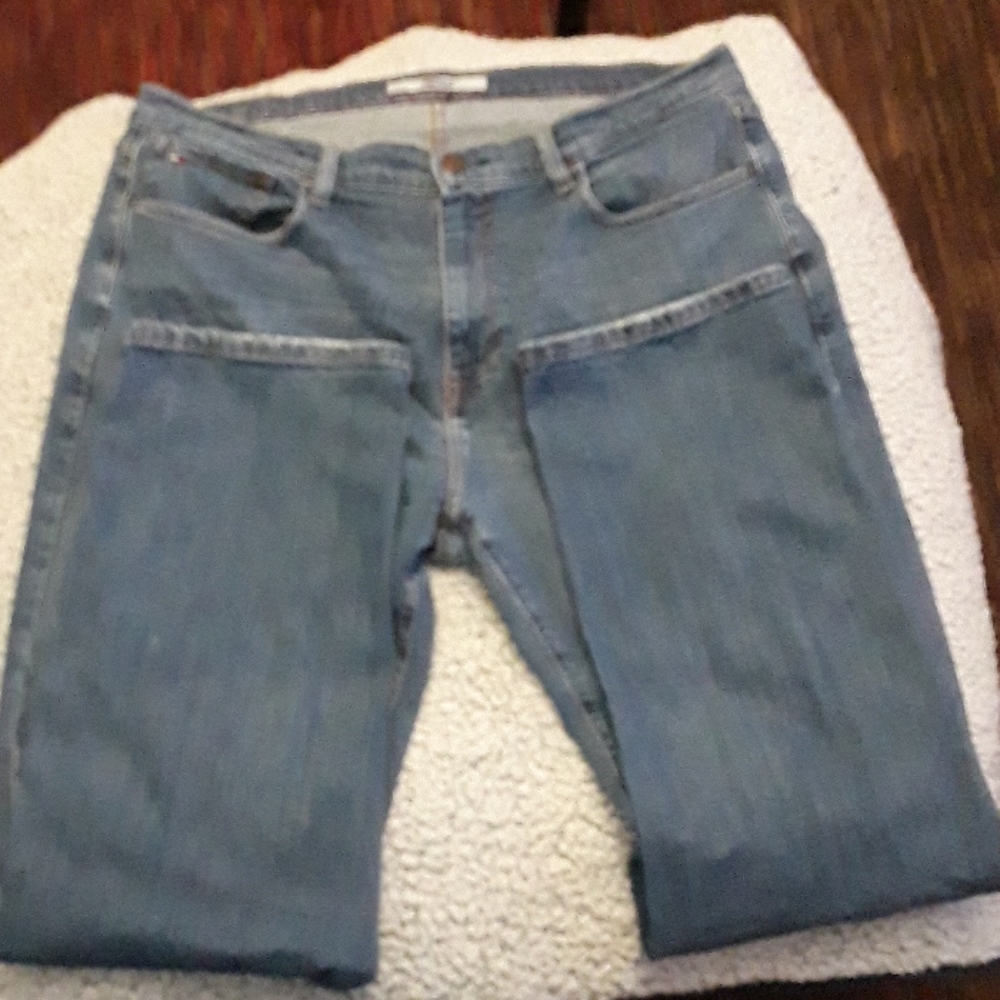Tommy Hilfiger mens 36/32 relaxed jeans